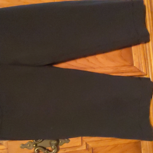 Lululemon Still Crop - Picture 6 of 7